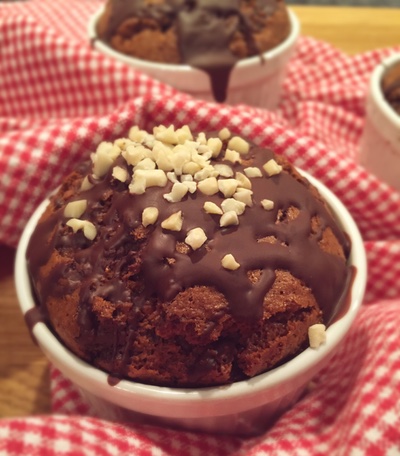 Veganer Muffin aus Schokolade und Nuss